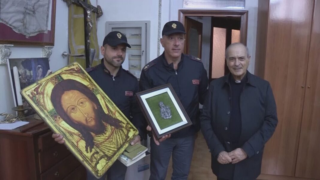 Polizia restituisce quadri rubati alla chiesa di Sant’Anna